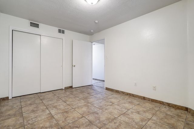 328 Via Vista Street SE, Albuquerque, NM 87123