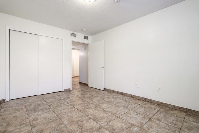 328 Via Vista Street SE, Albuquerque, NM 87123