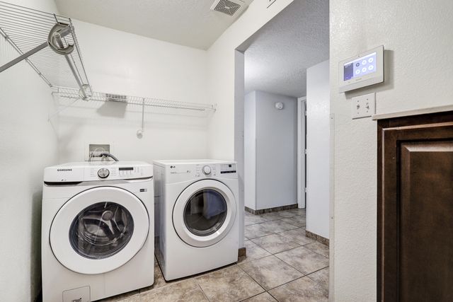 328 Via Vista Street SE, Albuquerque, NM 87123