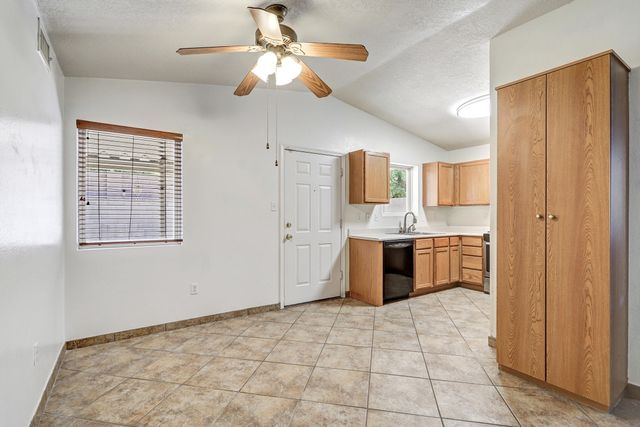 328 Via Vista Street SE, Albuquerque, NM 87123
