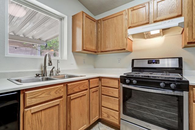 328 Via Vista Street SE, Albuquerque, NM 87123