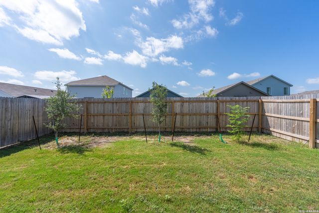 3633 Wentz Hill Dr, Marion, TX 78124