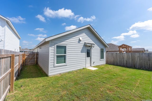 3633 Wentz Hill Dr, Marion, TX 78124