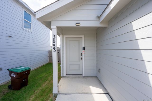 3633 Wentz Hill Dr, Marion, TX 78124