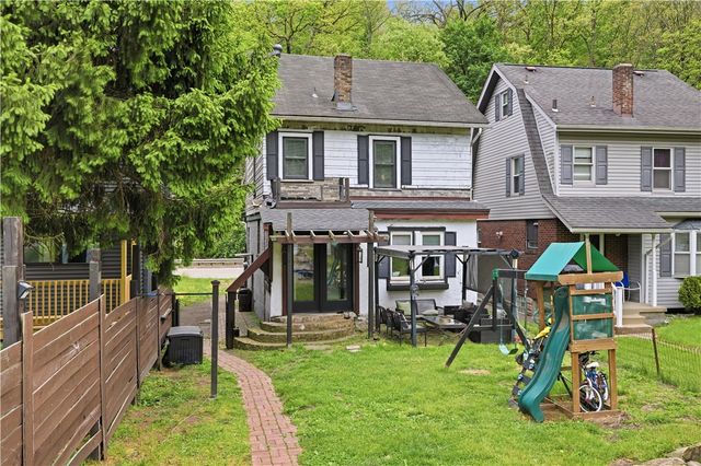 2646 Library Rd, Overbrook, PA 15234