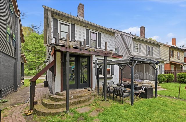 2646 Library Rd, Overbrook, PA 15234