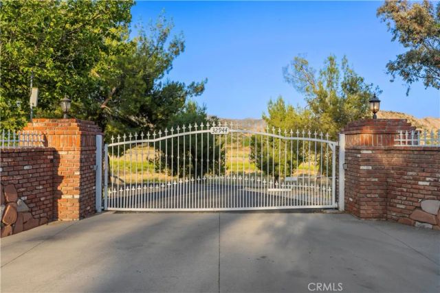 32944 Agua Dulce Canyon, Agua Dulce, CA 91390