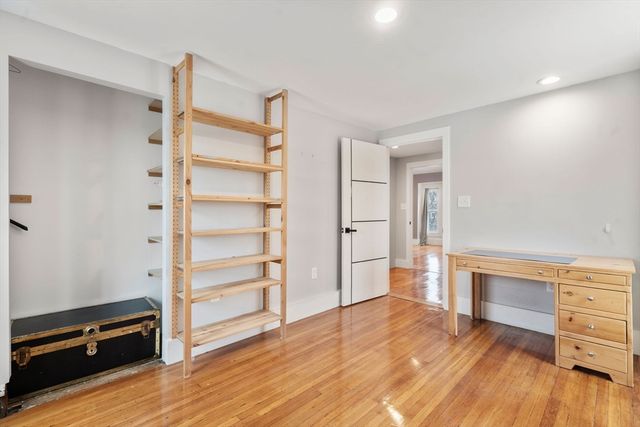 28 Port Norfolk St, Boston, MA 02122