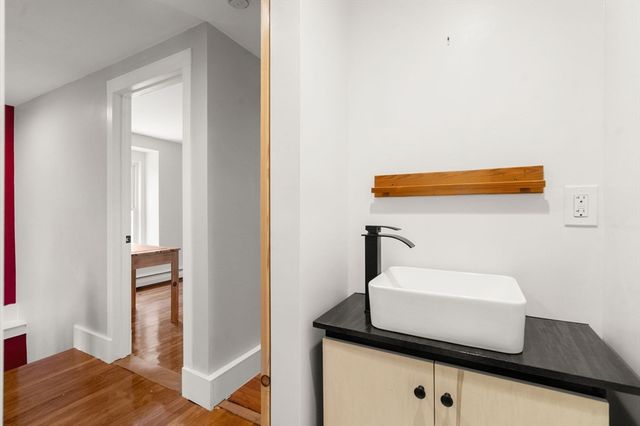 28 Port Norfolk St, Boston, MA 02122