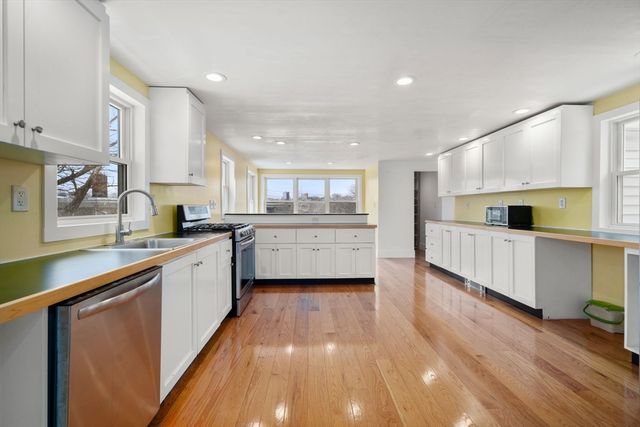 28 Port Norfolk St, Boston, MA 02122