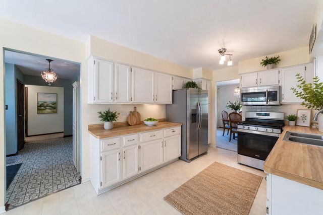 920 Macarthur Drive, Chicago Heights, IL 60411