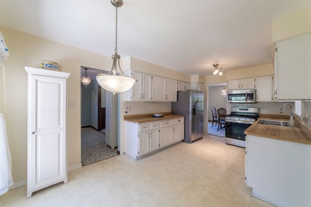 920 Macarthur Drive, Chicago Heights, IL 60411