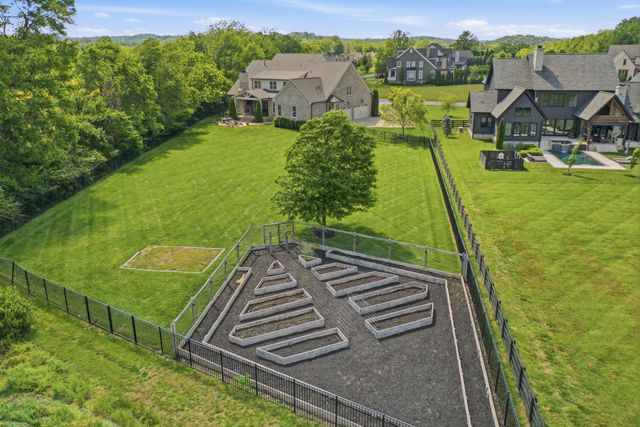 1045 Buena Vista Dr, Franklin, TN 37069