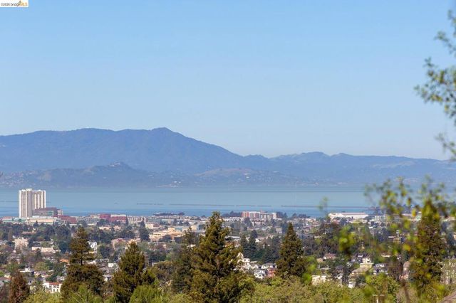 316 Pacific Ave, Piedmont, CA 94611