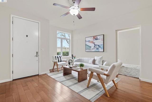 3289 Berryessa St 5, Palo Alto, CA 94303