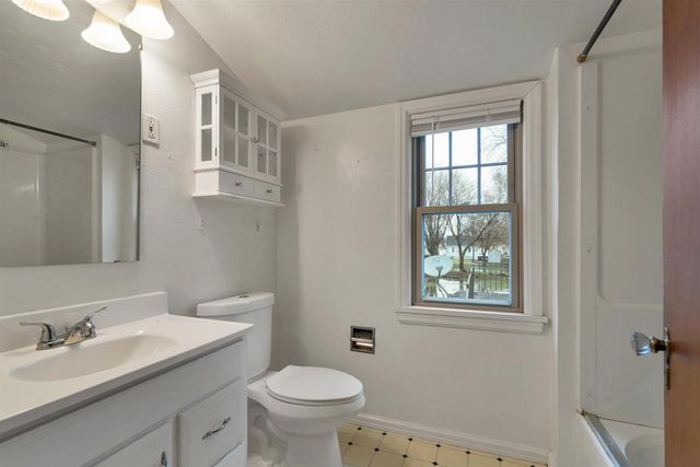 1046 KELLOGG STREET, Green Bay, WI 54303