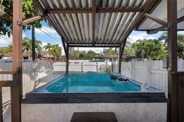 7501 Raleigh St, Hollywood, FL 33024