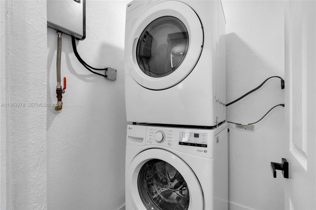 7501 Raleigh St, Hollywood, FL 33024