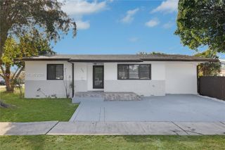 7501 Raleigh St, Hollywood, FL 33024