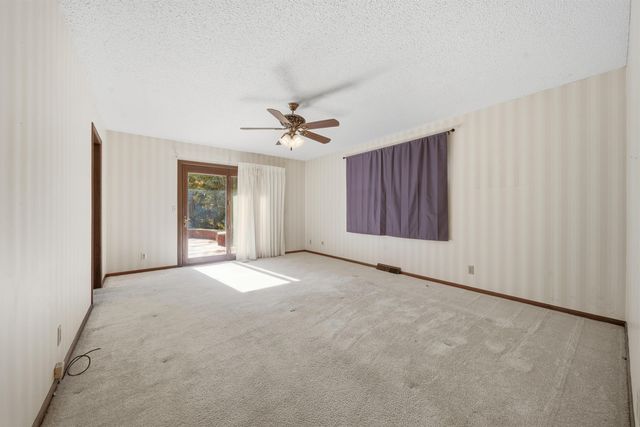 1213 E Brook Forest Ct, Derby, KS 67037