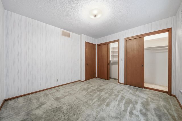 1213 E Brook Forest Ct, Derby, KS 67037