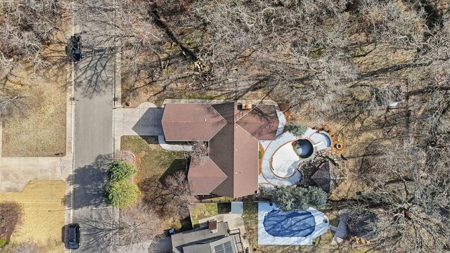 1213 E Brook Forest Ct, Derby, KS 67037