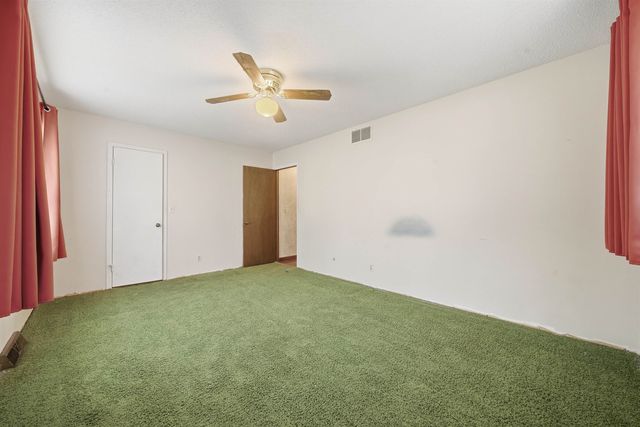 1213 E Brook Forest Ct, Derby, KS 67037