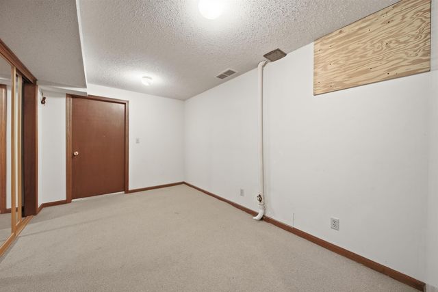 1213 E Brook Forest Ct, Derby, KS 67037