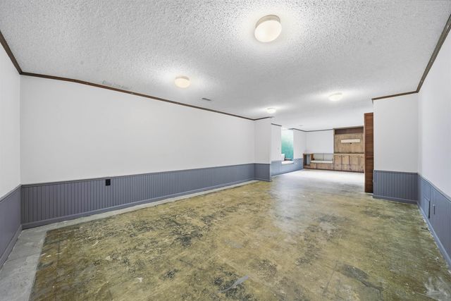 1213 E Brook Forest Ct, Derby, KS 67037