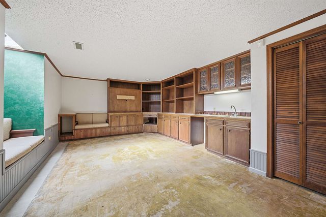 1213 E Brook Forest Ct, Derby, KS 67037