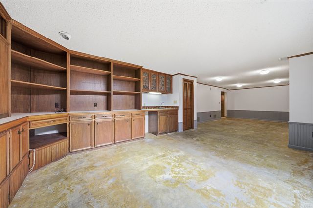 1213 E Brook Forest Ct, Derby, KS 67037