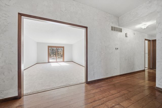 1213 E Brook Forest Ct, Derby, KS 67037