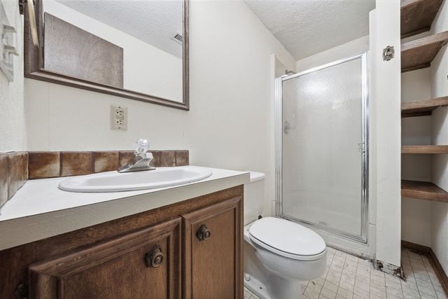 1213 E Brook Forest Ct, Derby, KS 67037