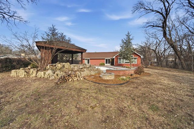 1213 E Brook Forest Ct, Derby, KS 67037