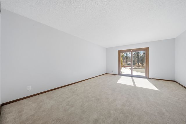 1213 E Brook Forest Ct, Derby, KS 67037