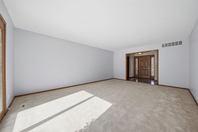 1213 E Brook Forest Ct, Derby, KS 67037