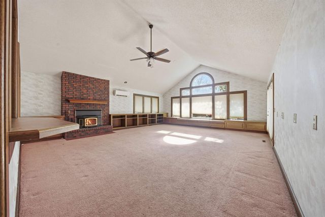 1213 E Brook Forest Ct, Derby, KS 67037