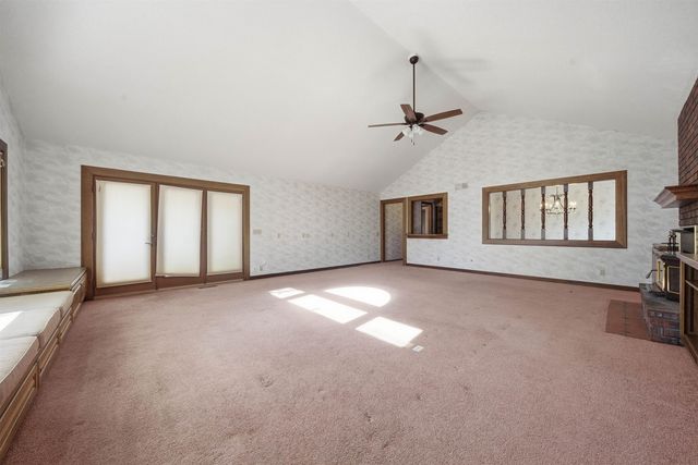 1213 E Brook Forest Ct, Derby, KS 67037