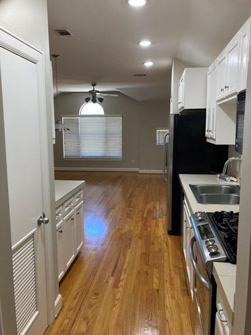 5941 South Loop E 705, Houston, TX 77033