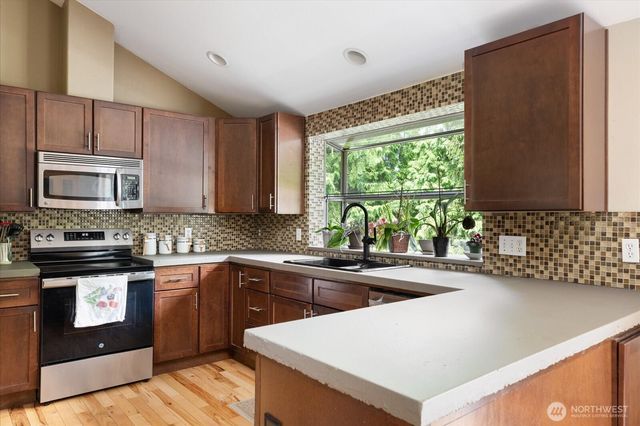 2415 E Cedar Hills Drive, Mount Vernon, WA 98274