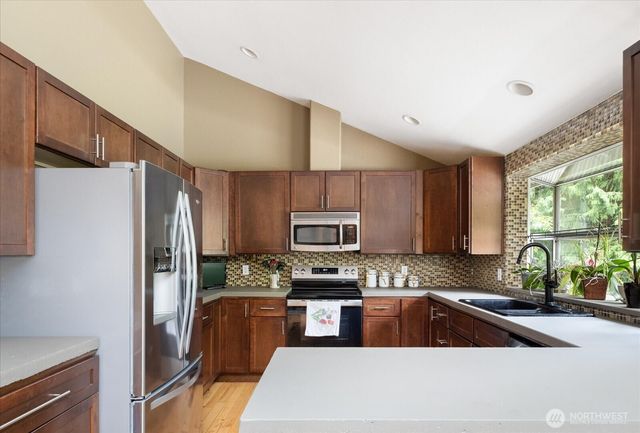 2415 E Cedar Hills Drive, Mount Vernon, WA 98274