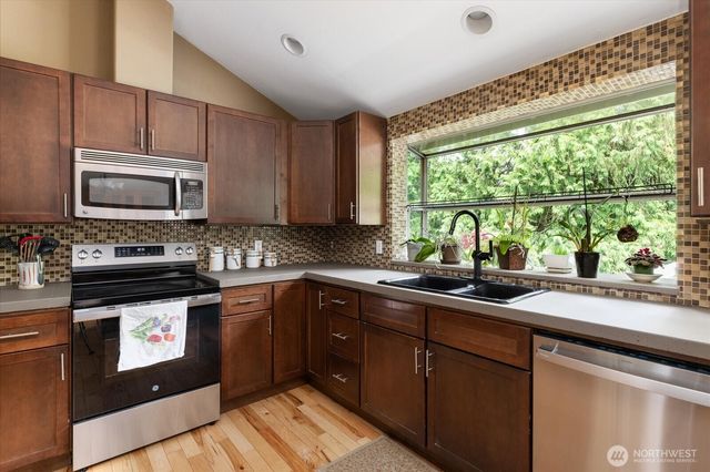 2415 E Cedar Hills Drive, Mount Vernon, WA 98274