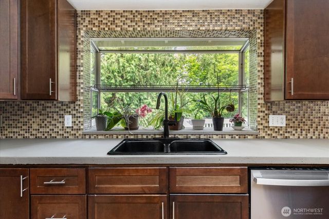 2415 E Cedar Hills Drive, Mount Vernon, WA 98274