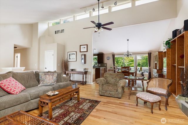2415 E Cedar Hills Drive, Mount Vernon, WA 98274