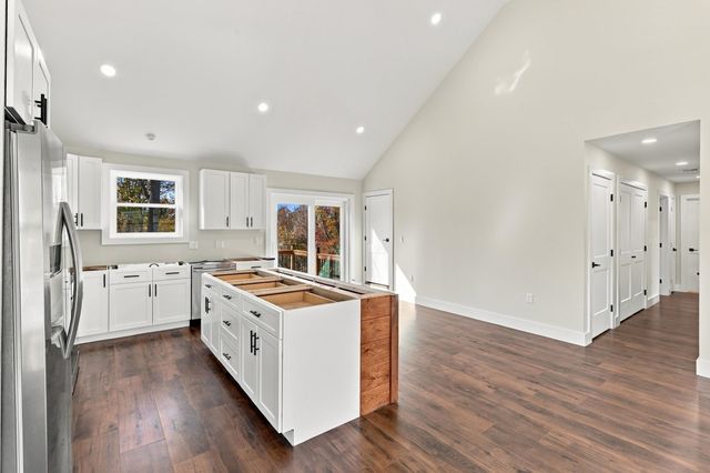22 Mullen Drive, Pittsfield, NH 03263