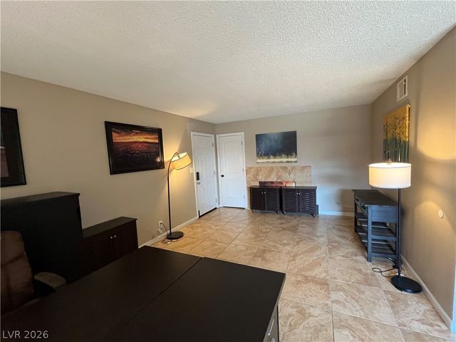 4241 Gannet Circle 205, Las Vegas, NV 89103