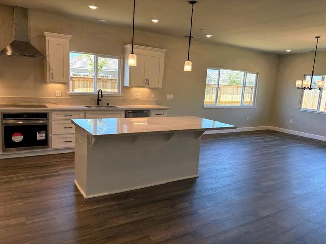 912 Norman Rd, Galt, CA 95632