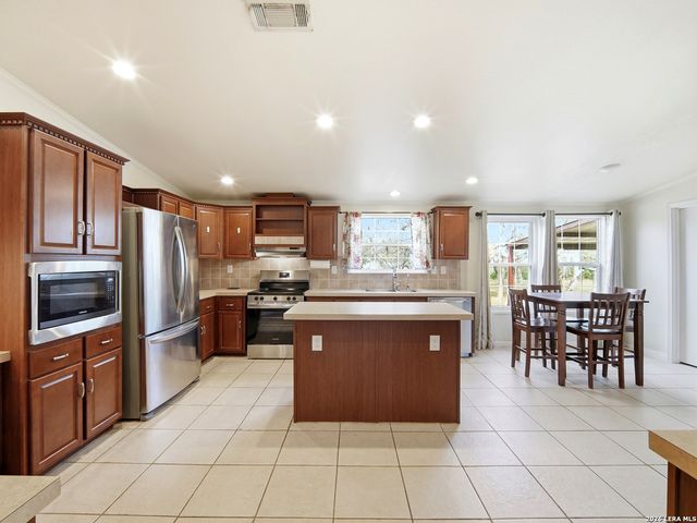 6267 COUNTY ROAD 251, Hondo, TX 78861