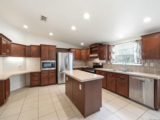 6267 COUNTY ROAD 251, Hondo, TX 78861