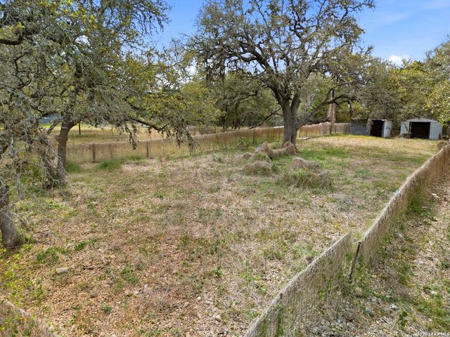 6267 COUNTY ROAD 251, Hondo, TX 78861